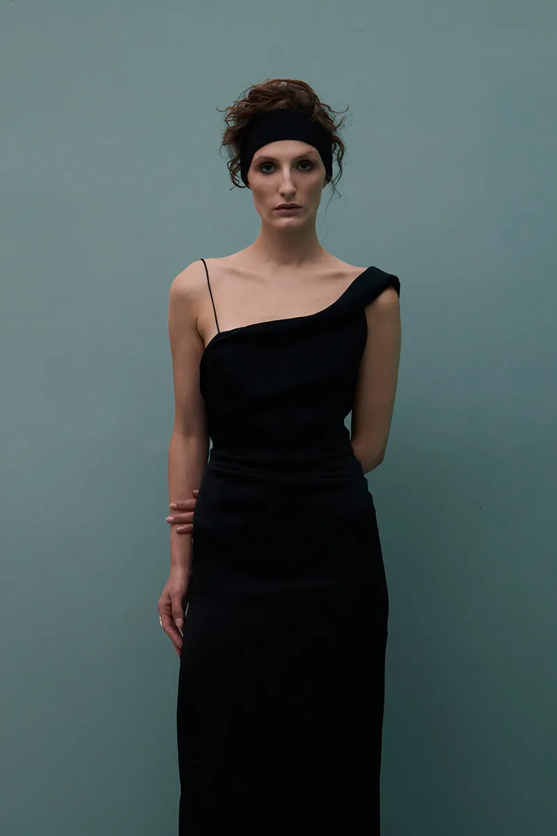 ASYMMETRICAL GOWN IN BLACK