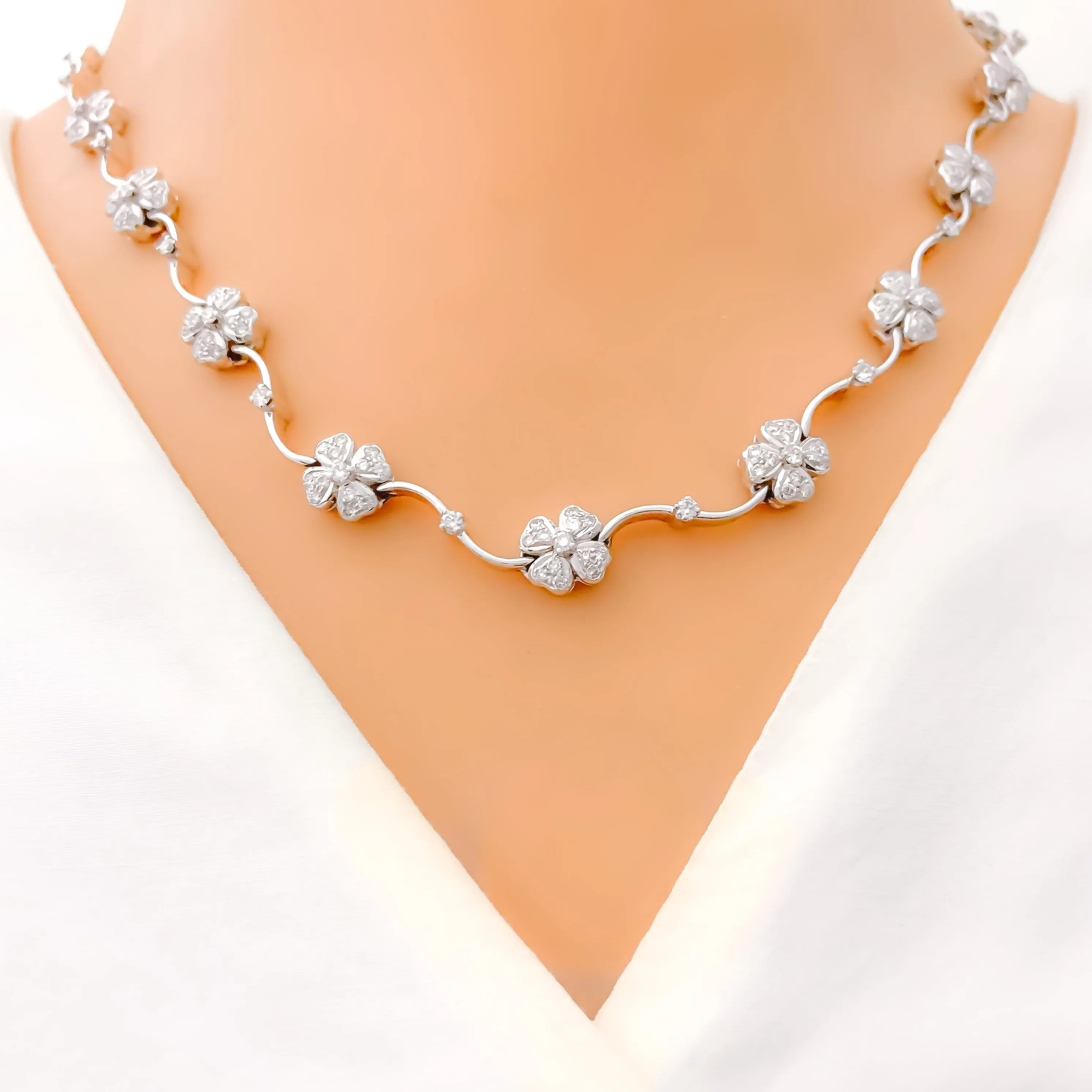 Beautiful Floral Vine Diamond   18k Gold Necklace Set